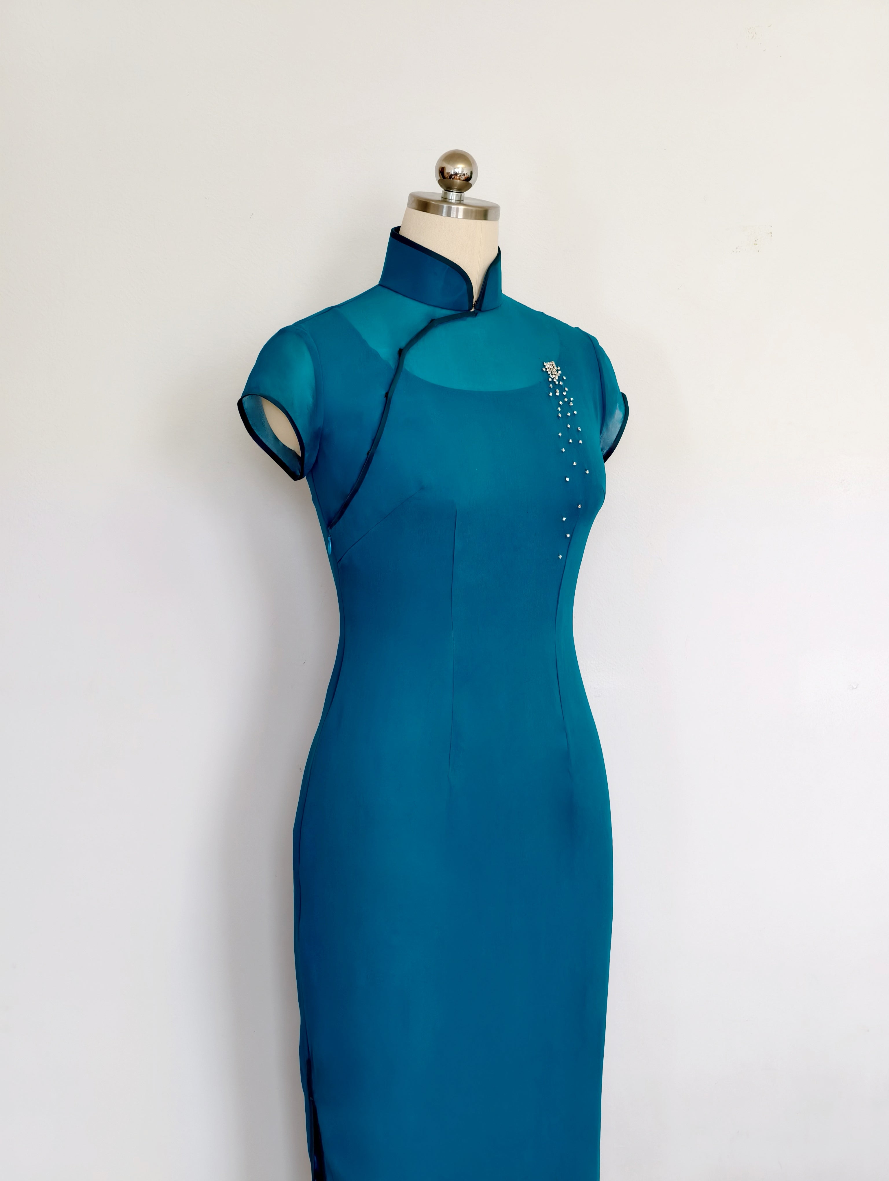 Qipao «Lizhen Su», esprit hongkongais des années 60