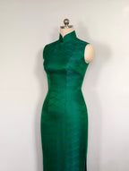 Qipao « vert émeraude », esprit hongkongais des années 60