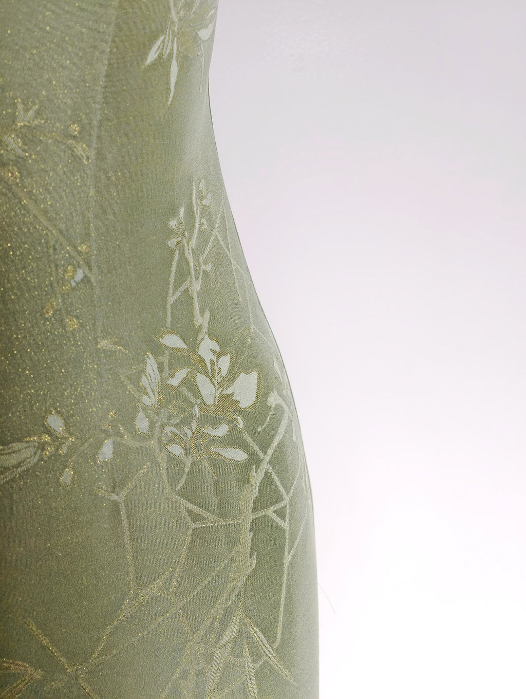 Qipao «Thé vert Longjing», esprit hongkongais des années 60