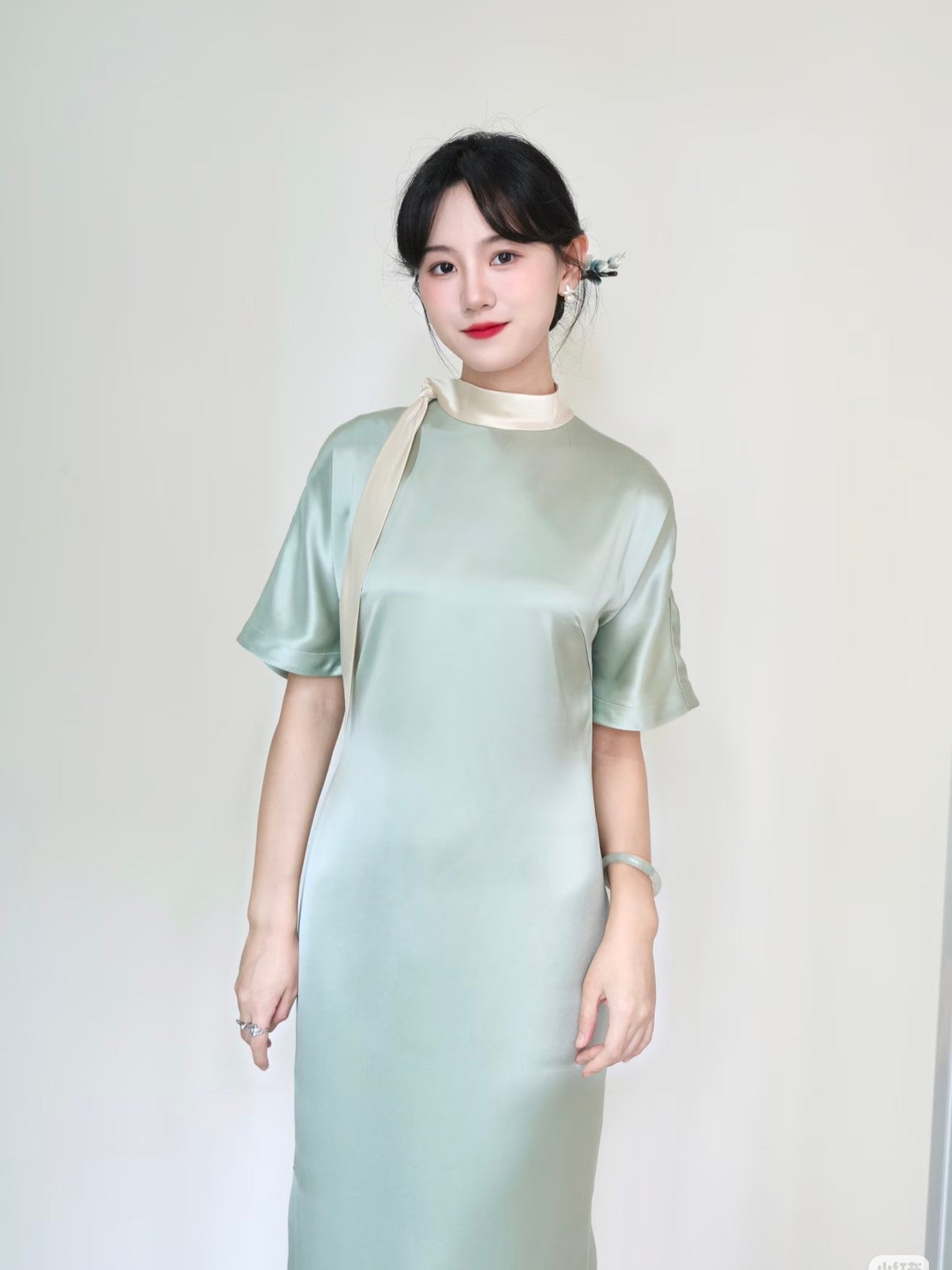 Qipao《 Écoute le chant du vent 》, qipao moderne revisité avec foulard