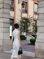 Qipao « Nuages blancs sur feuillage » , esprit hongkongais des années 60
