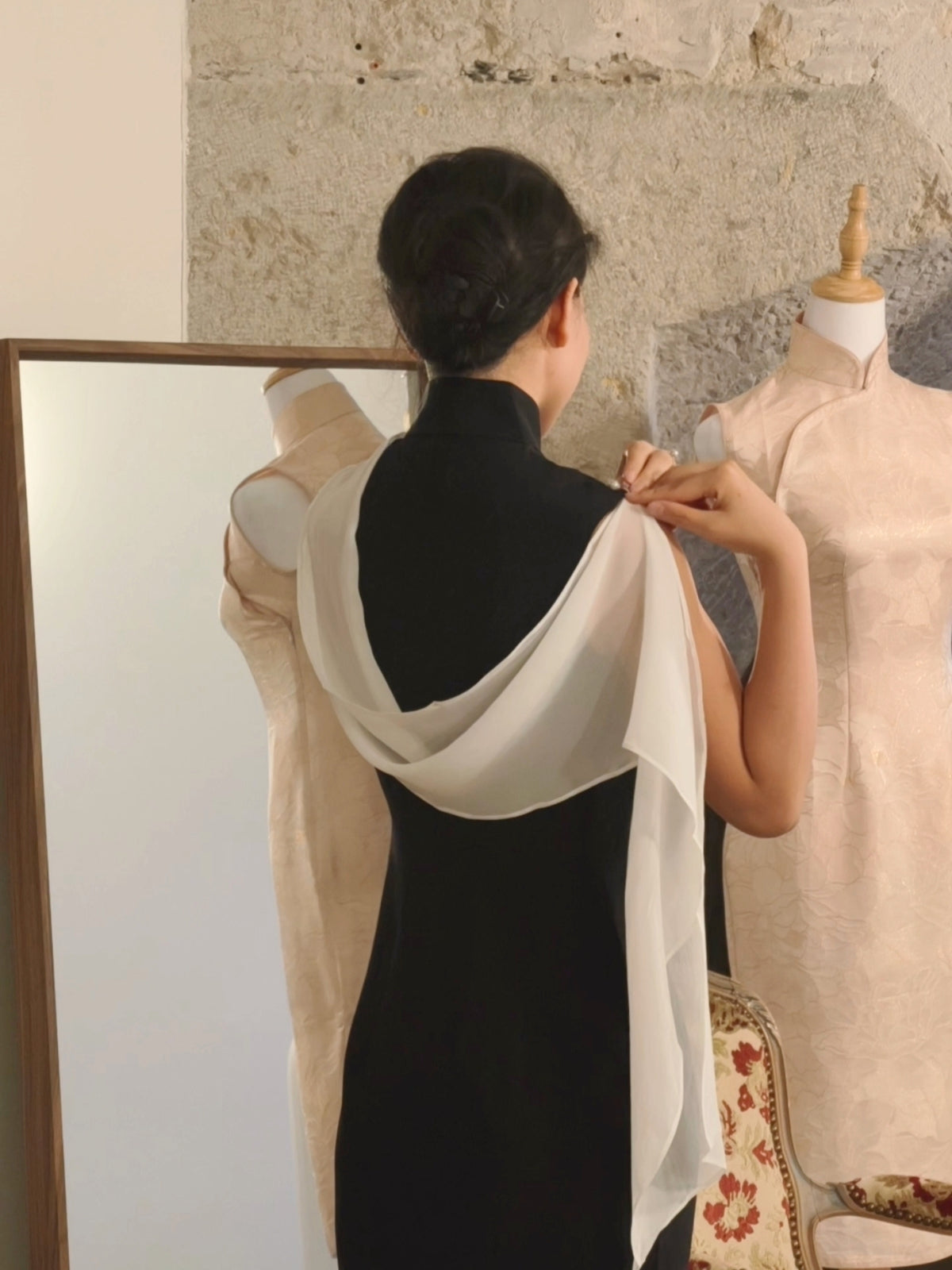 Qipao « Noir et blanc » , esprit hongkongais des années 60