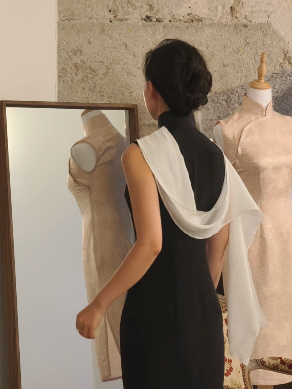 Qipao « Noir et blanc » , esprit hongkongais des années 60