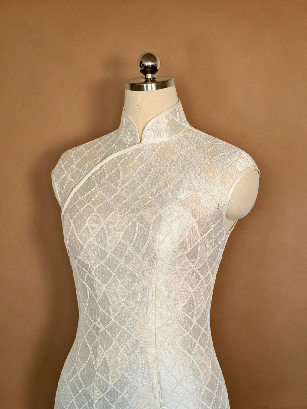 Qipao « BAI Xiuzhu » , esprit hongkongais des années 60